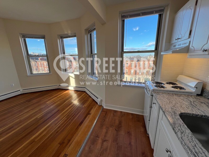 Building Photo - 60 Brighton Ave