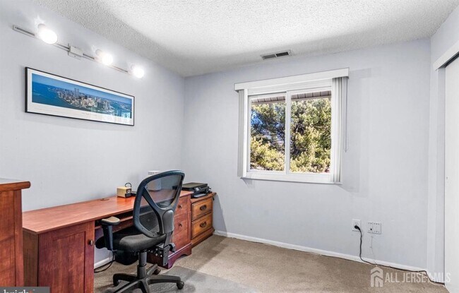 Building Photo - 2310 Ravens Crest Dr
