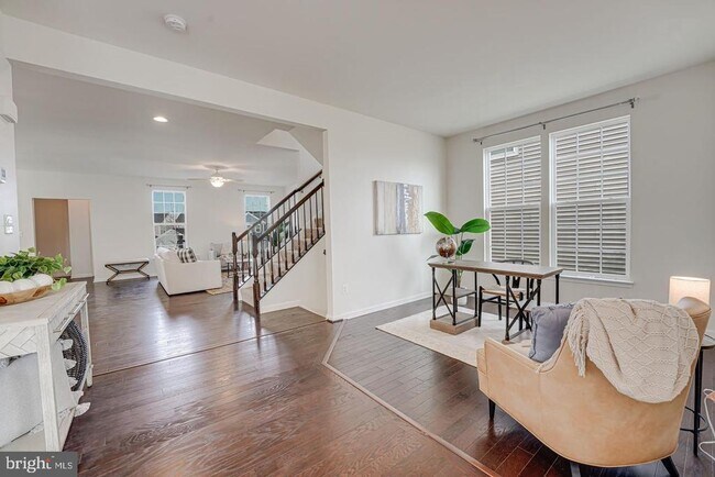 Building Photo - 317 Foxglove Way