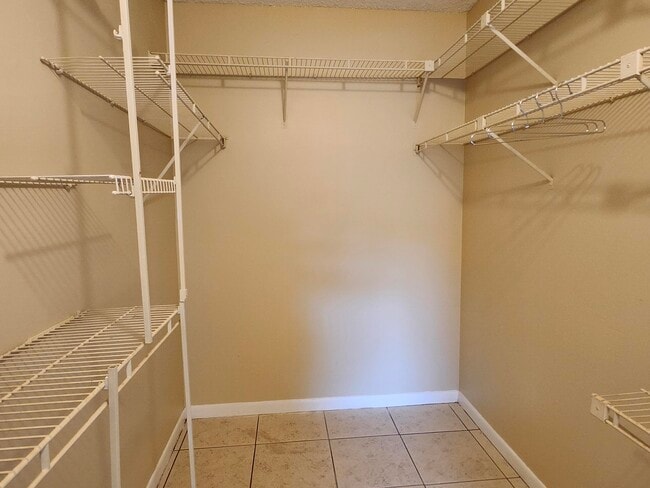 Building Photo - 545 Trace Cir