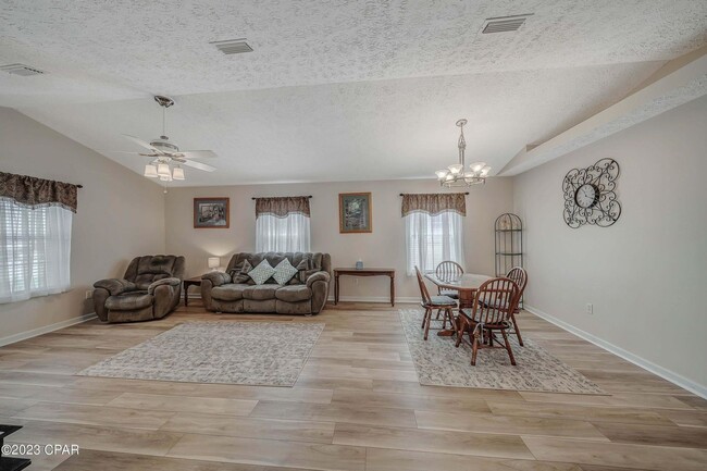 Building Photo - 2 bedroom home in Palm Cove Community