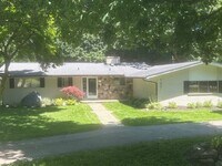 Building Photo - 197 Vreeland Dr