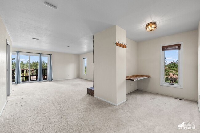 Building Photo - 6010 Staedem Dr