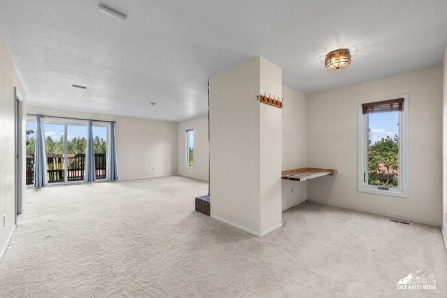 Building Photo - Towne East Single Family Home