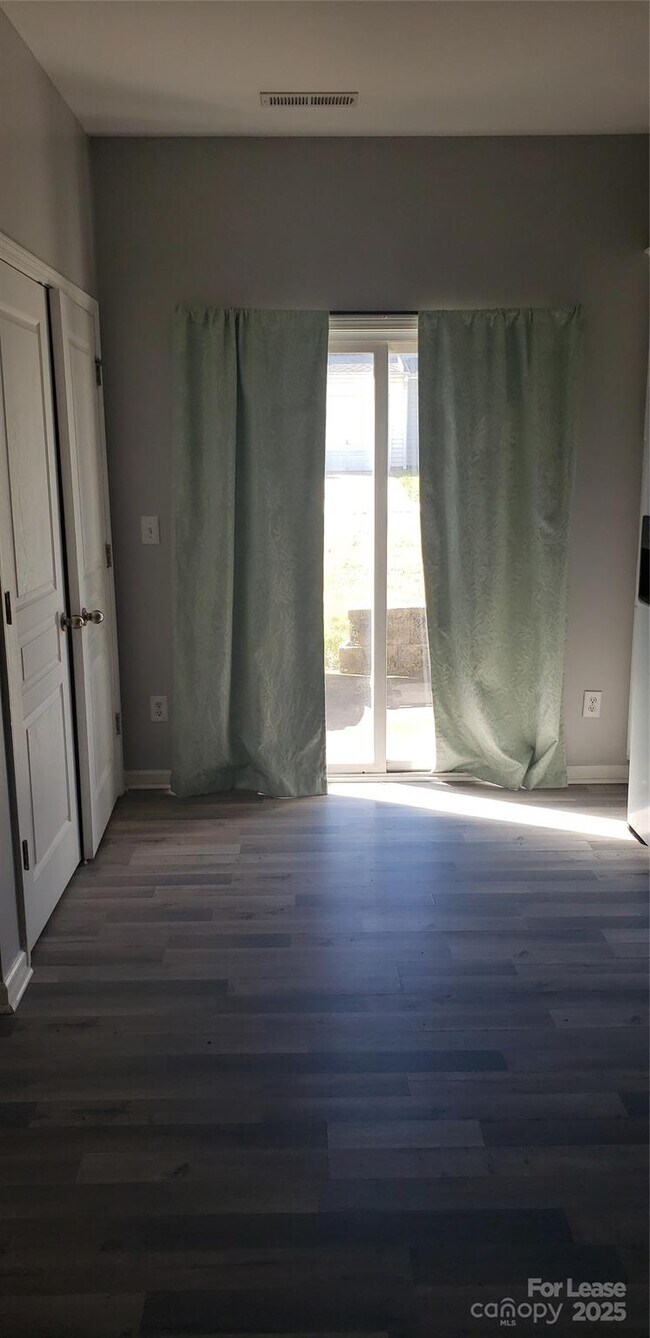 Building Photo - 1011 Laparc Ln