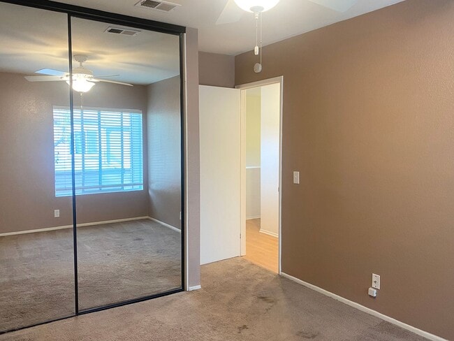Building Photo - Wonderfully located 3bed, 3 bath in the heart of Westlake VIllage