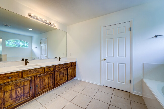 Building Photo - 804 Windsor Hill Dr