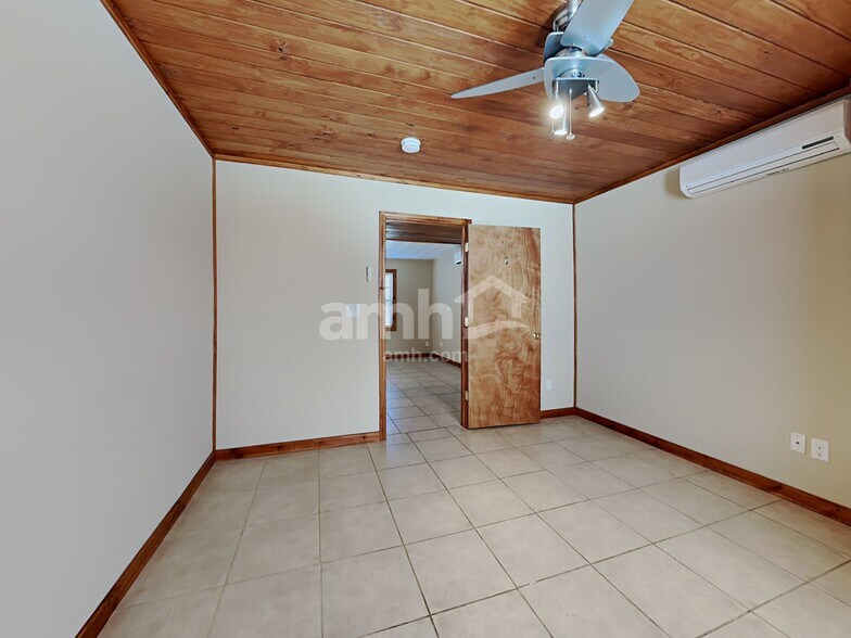 Building Photo - 157 Greenfield Rd
