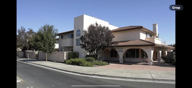 Primary Photo - 2001 Broadway Ave