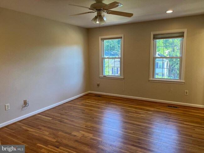 Building Photo - 9502 Tregaron Pl