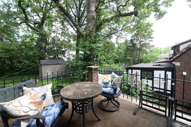 Building Photo - 418 Carswold Dr