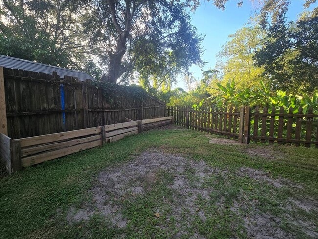 Building Photo - 1014 Lake Shore Ranch Dr