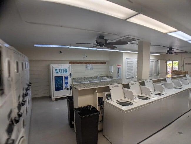 Building Photo - 1605 Hotel Cir S