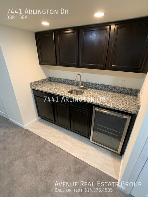 Building Photo - 7441 Arlington Dr