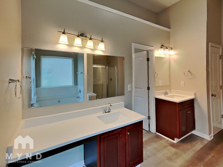Building Photo - 7490 Absinth Dr