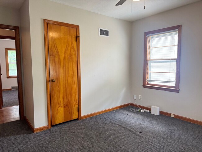 Building Photo - 724 Ratone St