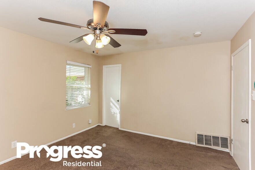 Building Photo - 6420 Valley Ridge Dr