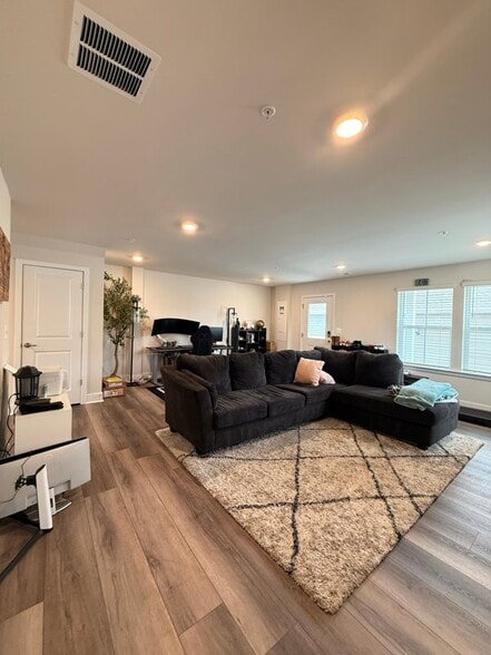 Building Photo - 11470 St Luke Dr