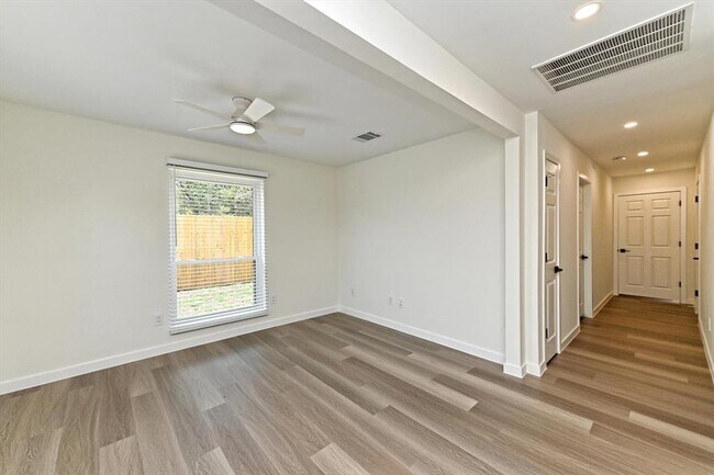 Building Photo - 1606 Normeadows Cir