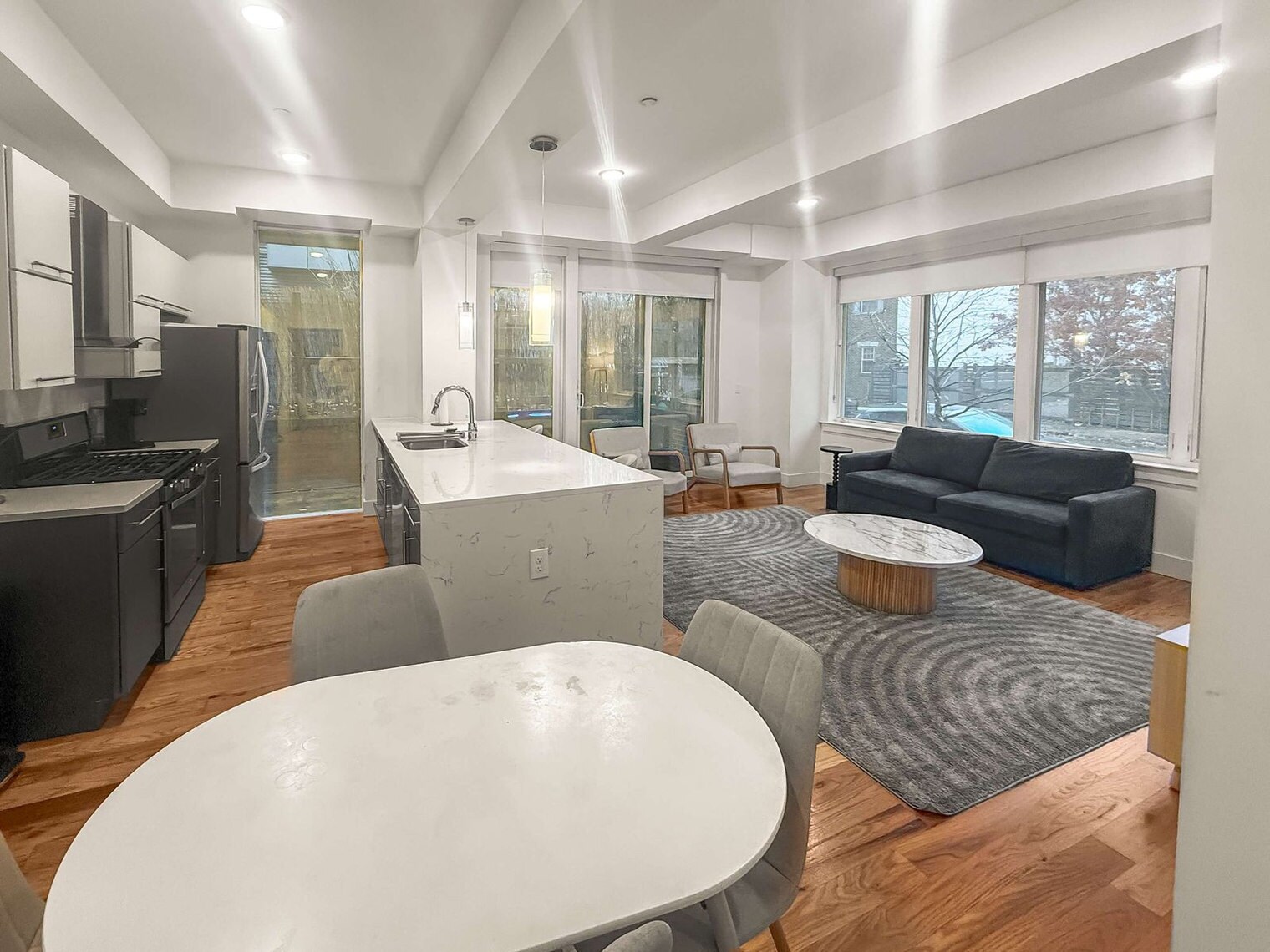 Building Photo - 236 W Thompson St