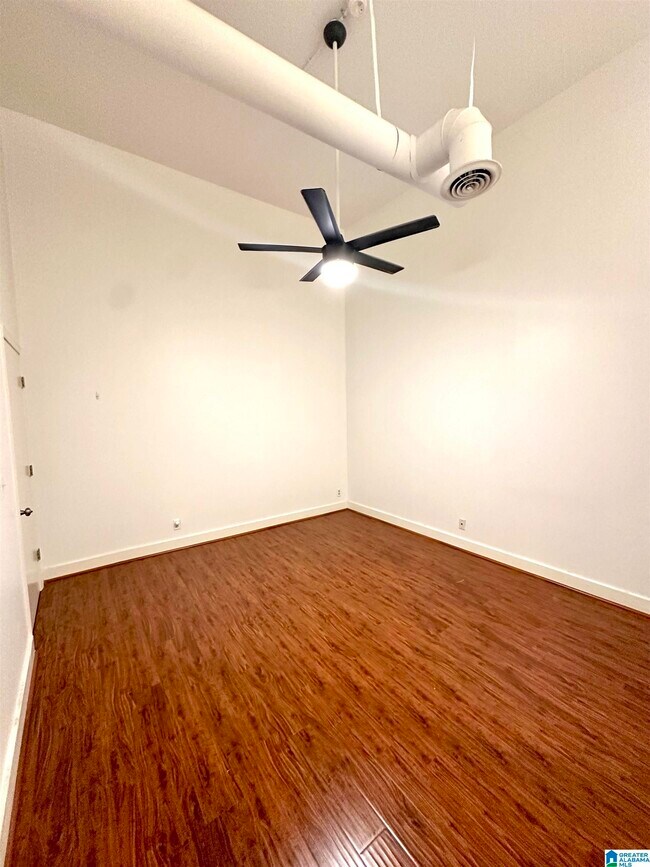 Building Photo - 2112 Morris Ave