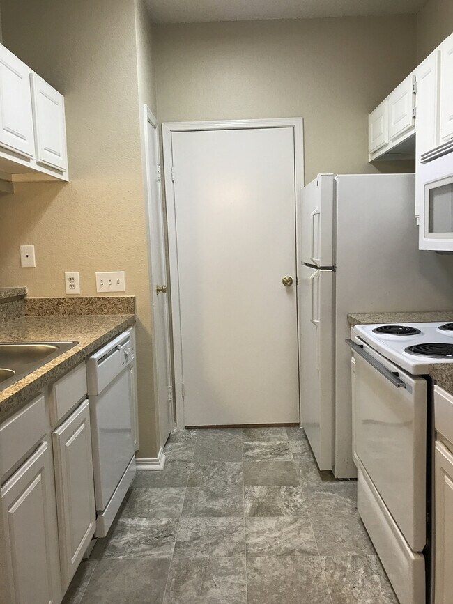 Building Photo - Awesome 1/1 in Great Location