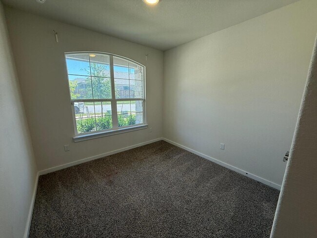 Building Photo - 2037 Saddlery St