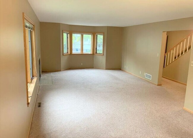 Building Photo - Spacious Minnetonka  2-BR Townhome