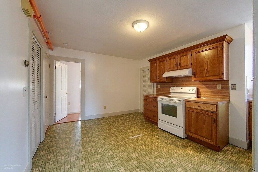 Pass through kitchen to the bedroom - 372 Broadway