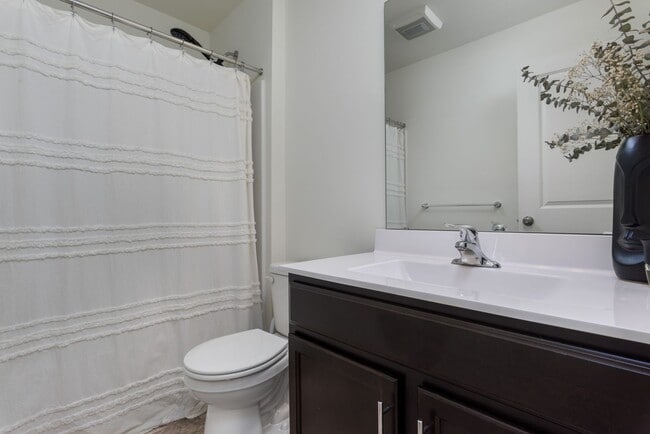 Building Photo - Beautiful 3bed, 2.5 bath in Harrisburg - Move in ready!