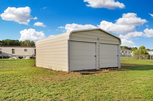 Building Photo - 2 BR, 2 BA Mobile Home w/ 2-Car Detached G...