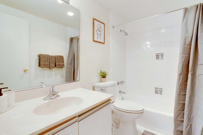 Building Photo - 2111 Richmond Hwy