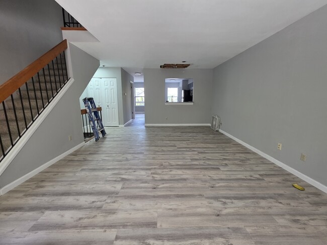 Building Photo - 813 Forest Trace Dr