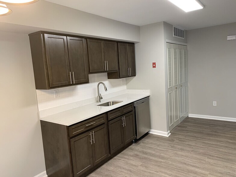 Building Photo - Rivendell at Edison