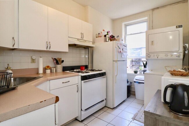 Building Photo - 1035 Washington St