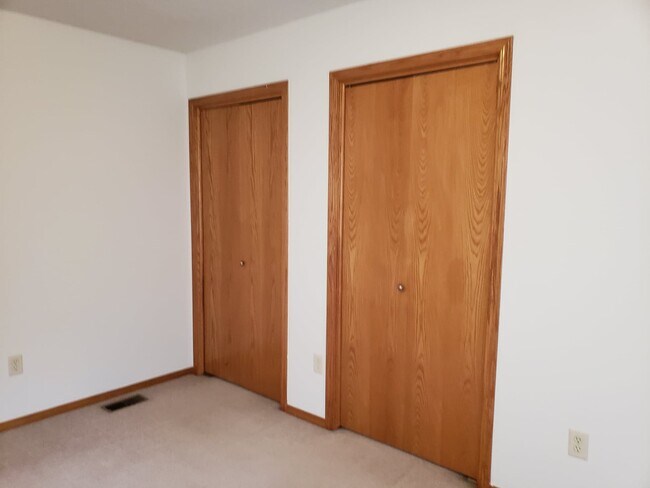 Guest Closet - 10805 E Funston St