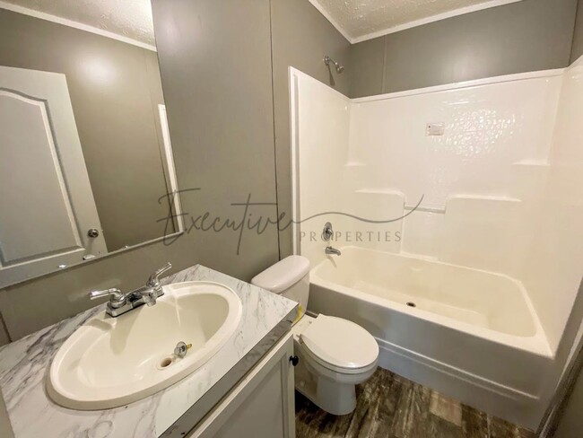 Building Photo - Bright & Spacious 3-Bed, 2-Bath Mobile Hom...