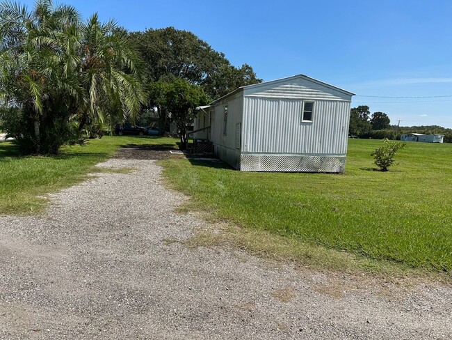 Building Photo - 3/2 Mobile Home  Dover