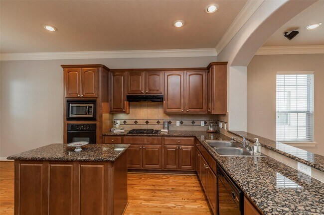 Building Photo - 10126 Holly Chase Dr