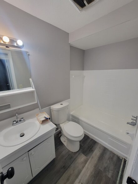 Building Photo - 14835 Euclid Ave