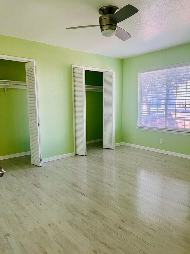 Building Photo - 2412 Vera Cruz Dr