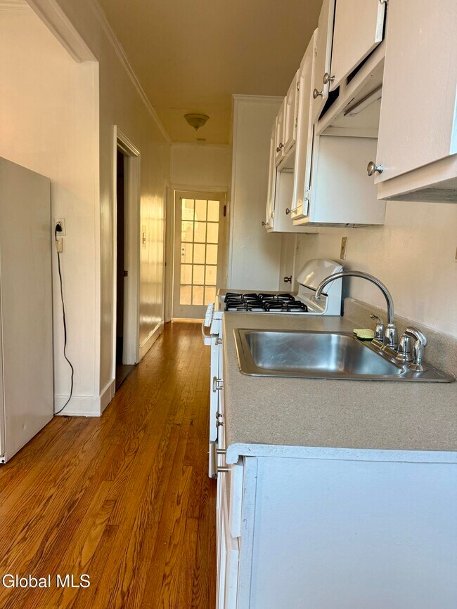 Building Photo - 290 2nd Ave