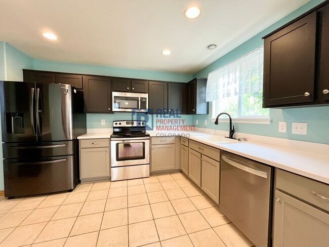 Building Photo - 676 Hedgerow Way