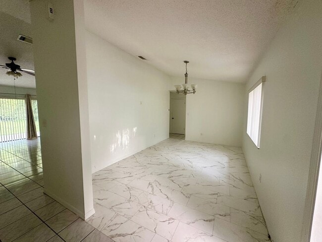 Building Photo - Huge 4/3 home in Lake Mary