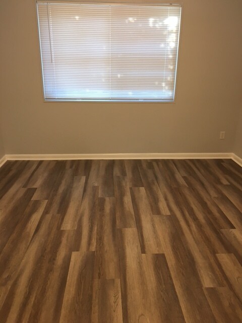 Bedroom - 100 Biscayne Dr NW