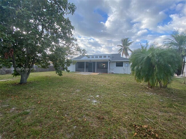 Building Photo - 371 SE Fairchild Ave