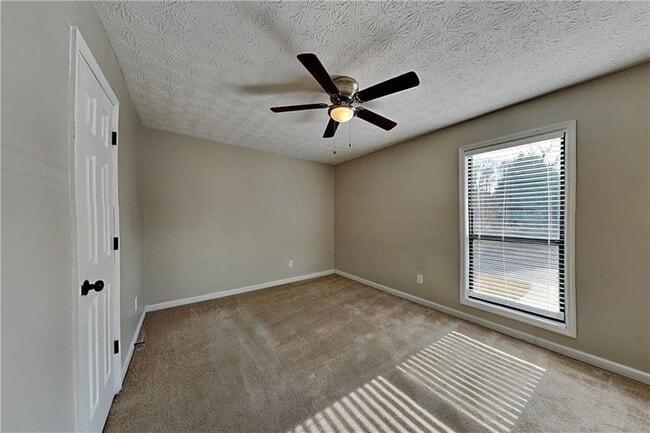 Building Photo - 1318 Shiloh Trail E Northwest