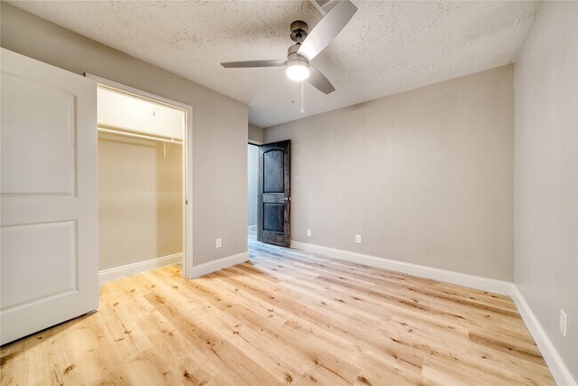 Building Photo - 4406 Mallard Dr