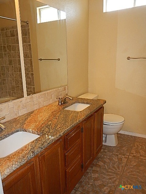 Building Photo - 5011 White Rock Dr