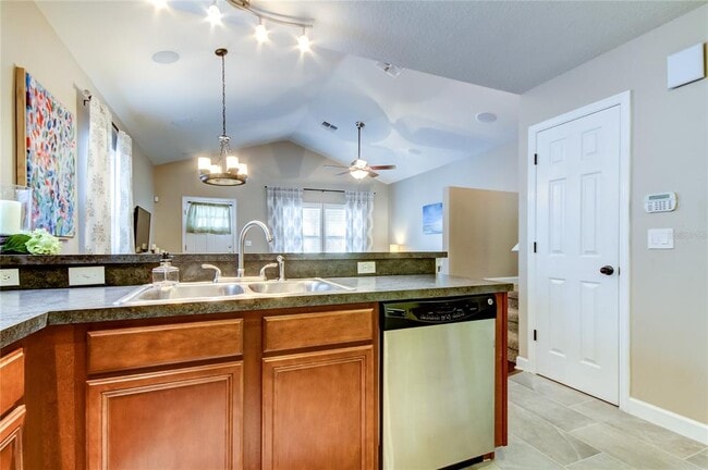 Building Photo - 2123 W Spruce St